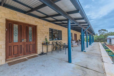 Kangaroo Lake Homestead - Accommodation Cooktown 2