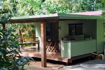 Kingfisher Cabin with Accommodation Cooktown