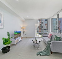 KOZYGURU MASCOT WALK TO STATION MODERN DESIGNER 2 BED APT FREE PARKING NMA260-312 - Accommodation Cooktown