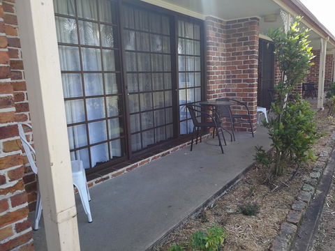 Lakeside Lodge Motel - Accommodation Cooktown 2