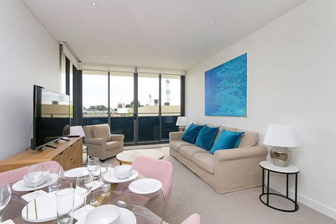 Large Modern 2 Bedroom Apartment Near Lake Claremont - Accommodation Cooktown 1