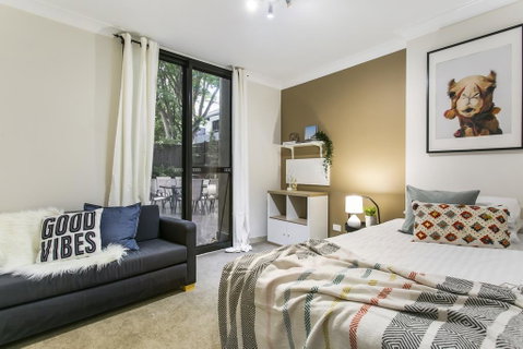 Large Unit Amid Inner-city Greenery Close To CBD - Accommodation Cooktown 3