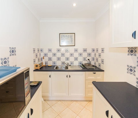 Lavender Hills - 12 Bennett Street - Accommodation Cooktown 3