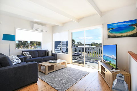 Lazy Days Beach House, Jervis Bay - Pet Friendly, 4 Mins Walk To Beach - Accommodation Cooktown 0