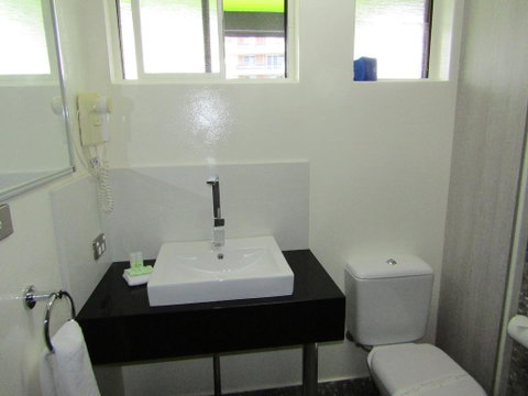 Le George Motel - Accommodation Cooktown 2