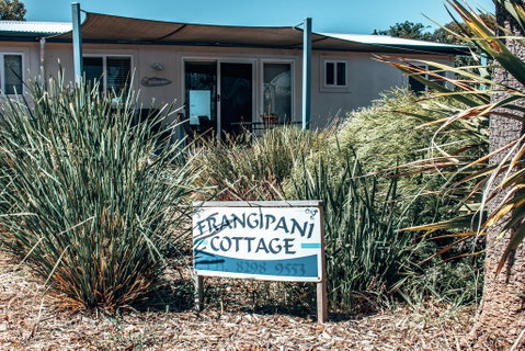 Linger Longer Cottages - Accommodation Cooktown 2