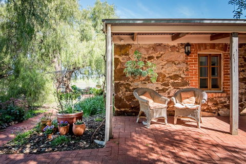 Lucy's Cottage - Accommodation Cooktown 0