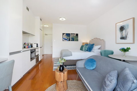 Luxurious Light-filled Studio In Winning Location - Accommodation Cooktown 0