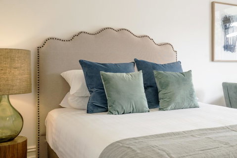 Luxurious Light-filled Studio In Winning Location - Accommodation Cooktown 2