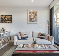 LUXURIOUS RIVERSIDE RESORT STYLE APARTMENTPOOLSPAGYMROOFTOP WITH CITY VIEWS - Accommodation Cooktown