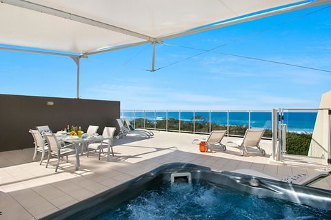LUXURY BALE PENTHOUSE & JACUZZI SPA 1328 NORTH CULTURE - Accommodation Cooktown 1