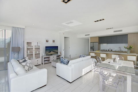LUXURY BALE PENTHOUSE & JACUZZI SPA 1328 NORTH CULTURE - Accommodation Cooktown 3