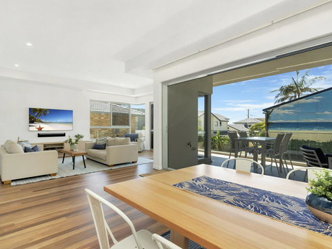 Luxury On Currumbin Beach - Accommodation Cooktown 0