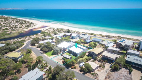 Luxury On Lewis - 6 Lewis Road - Accommodation Cooktown 1