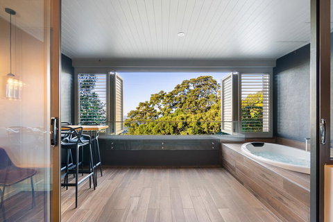 Luxury Spa Retreat With Ocean And Hinterland Views - Accommodation Cooktown 2