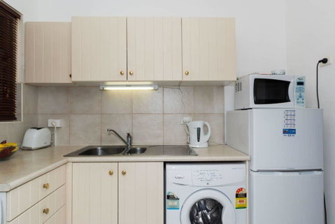M104 Central Location In Free Transit Zone - Accommodation Cooktown 3
