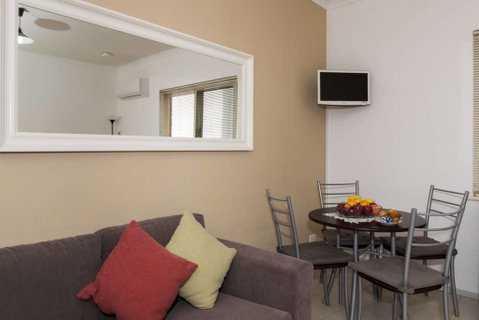 M104 Central Location In Free Transit Zone - Accommodation Cooktown 0