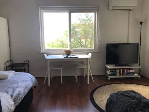 M106 Holiday Apartment In The City - Accommodation Cooktown 2