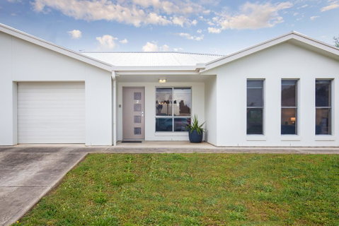 Megan House - Accommodation Cooktown 3