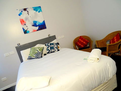 Mercury Motor Inn - Accommodation Cooktown 2