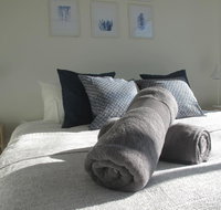 Modern 3 Bedroom Apt With FREE Parking Netflix Wifi  Welcome Wine by BnB Pro - Accommodation Cooktown