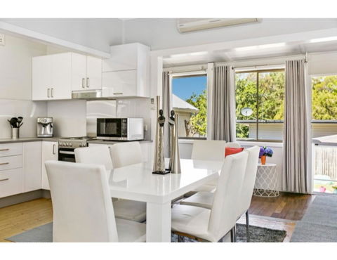 Modern Aus Home On The Edge Of North Ryde Oval - Accommodation Cooktown 1