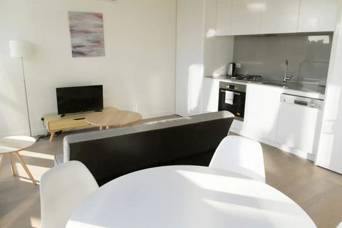 Modern Light-Filled 1 Bed In South Melbourne - Accommodation Cooktown 1