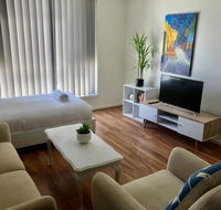 Modern Unit Near To Surfers Paradise