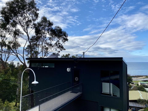 Months And Seasons - Momentary Escapes - Beach House - Accommodation Cooktown 0