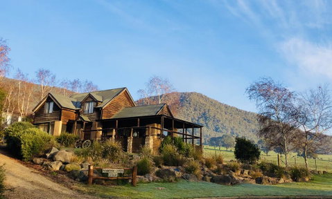 Mountain Grass Lodge (2 Bedroom) - Accommodation Cooktown 0