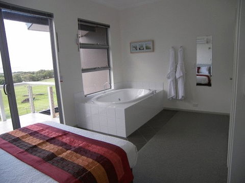Cosy Corner Sea View Apartments - Accommodation Cooktown 3