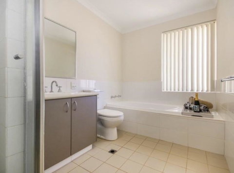 Holiday Home Near Perth City / Airport / Stadium / Casino - Accommodation Cooktown 13