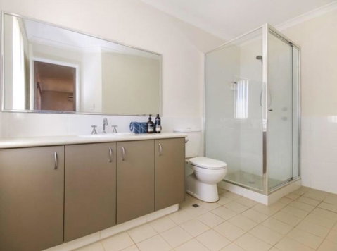 Holiday Home Near Perth City / Airport / Stadium / Casino - Accommodation Cooktown 9