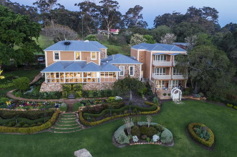 Grand Mercure Basildene Manor - Accommodation Cooktown 0