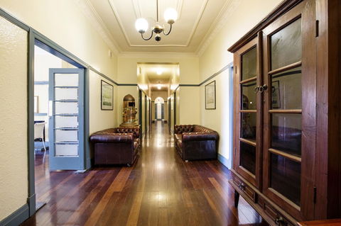 Captain Stirling Hotel - Accommodation Cooktown 6