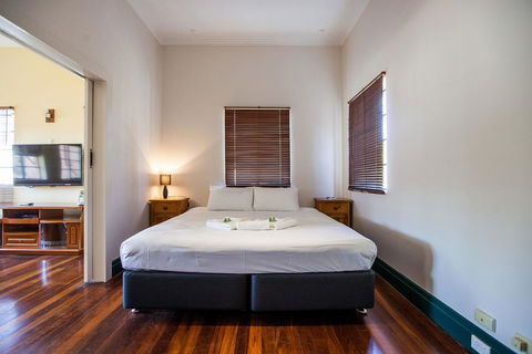 Captain Stirling Hotel - Accommodation Cooktown 1