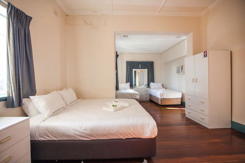 Captain Stirling Hotel - Accommodation Cooktown 2