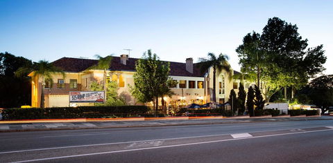 Captain Stirling Hotel - Accommodation Cooktown 0