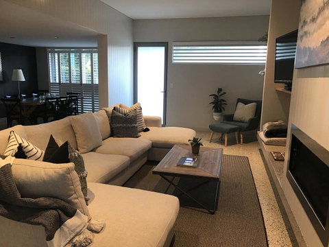 The Urban Beach House - Accommodation Cooktown 3