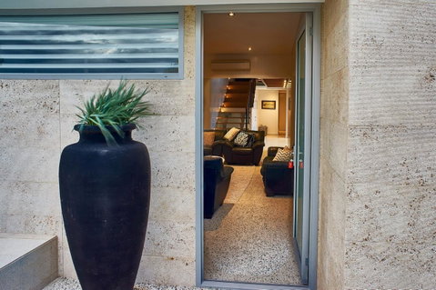 The Urban Beach House - Accommodation Cooktown 6
