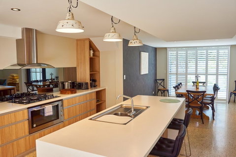 The Urban Beach House - Accommodation Cooktown 4