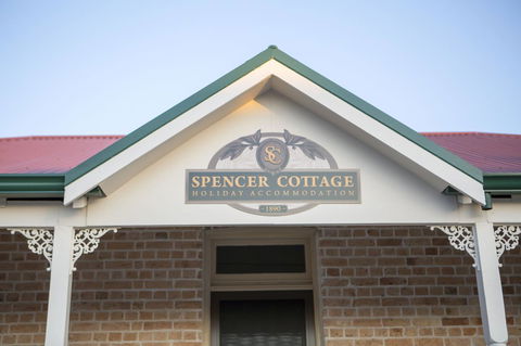 Spencer Cottage - Accommodation Cooktown 0