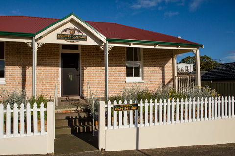 Spencer Cottage - Accommodation Cooktown 10