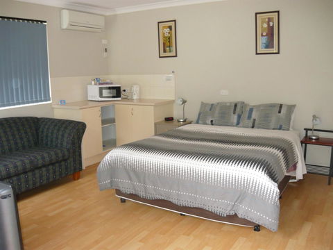 Albany Apartments - Accommodation Cooktown 0