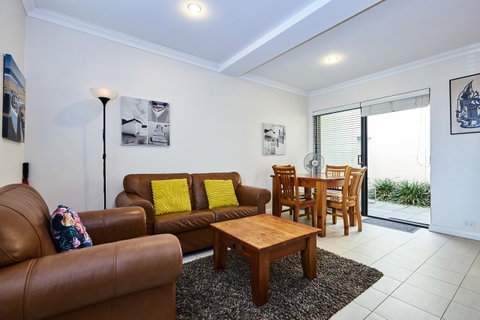 Fremantle Townhouse U/5 - Accommodation Cooktown 3