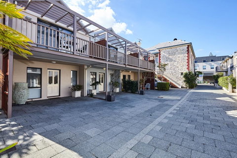 Fremantle Townhouse U/5 - Accommodation Cooktown 13