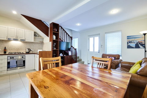 Fremantle Townhouse U/5 - Accommodation Cooktown 2