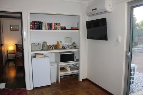 Jacaranda Hideaway Bed & Breakfast - Accommodation Cooktown 4