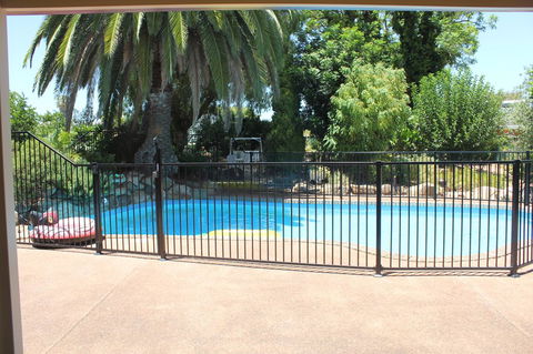 Jacaranda Hideaway Bed & Breakfast - Accommodation Cooktown 9