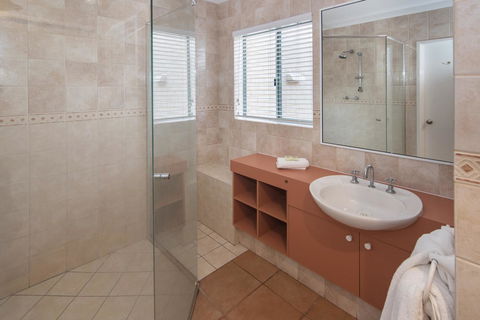 Bayshore Beachside Resort - Accommodation Cooktown 21